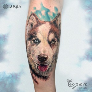 Tatuaje Huski en el brazo Laura Egea 